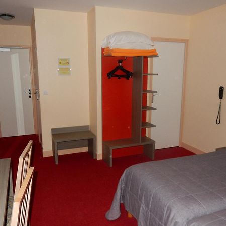 Logis Hotel Saint-Hubert Cour Cheverny Ruang foto