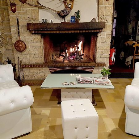 Logis Hotel Saint-Hubert Cour Cheverny Bagian luar foto