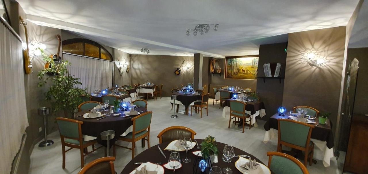 Logis Hotel Saint-Hubert Cour Cheverny Bagian luar foto