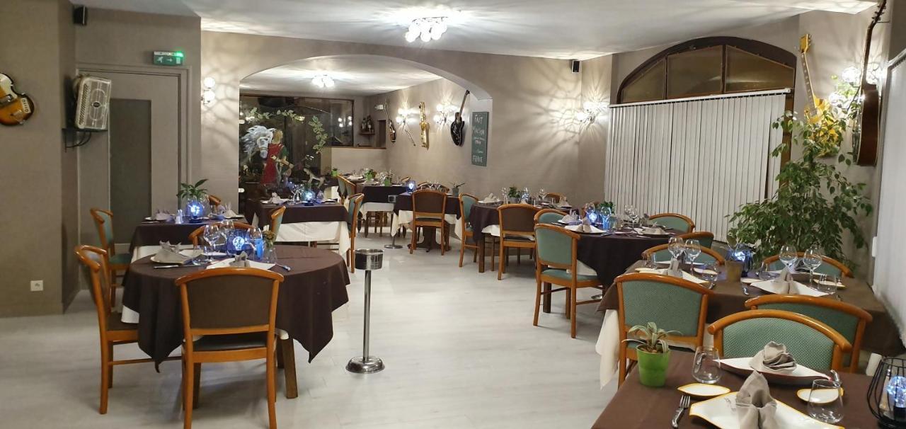 Logis Hotel Saint-Hubert Cour Cheverny Bagian luar foto