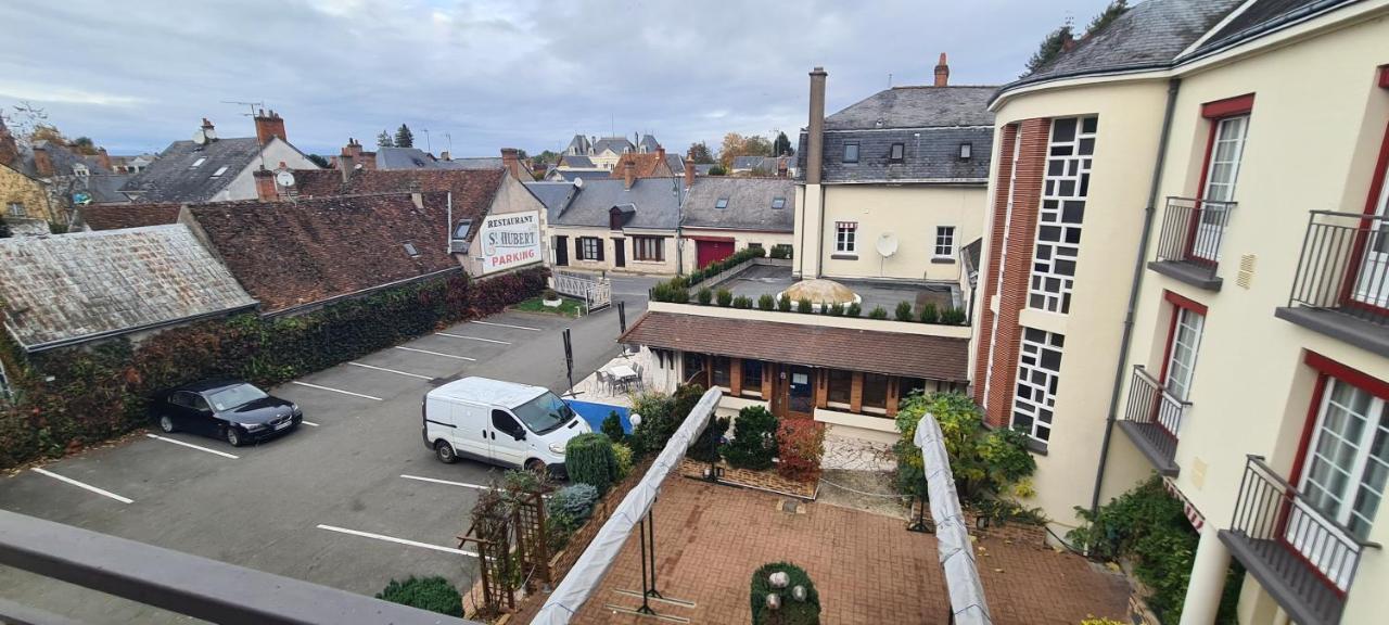 Logis Hotel Saint-Hubert Cour Cheverny Bagian luar foto