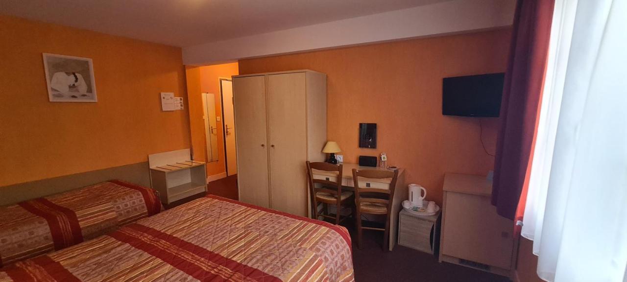 Logis Hotel Saint-Hubert Cour Cheverny Bagian luar foto