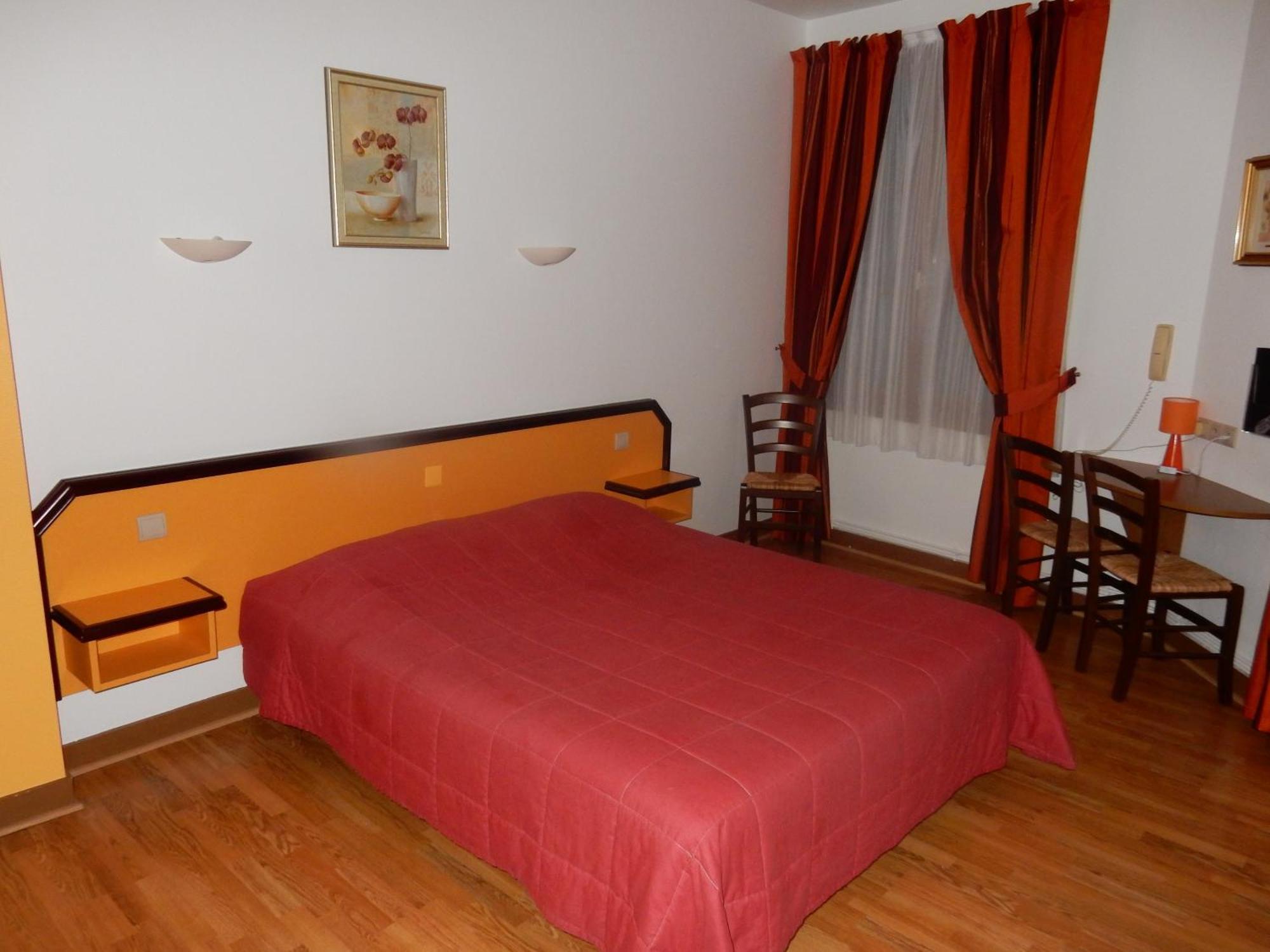 Logis Hotel Saint-Hubert Cour Cheverny Ruang foto
