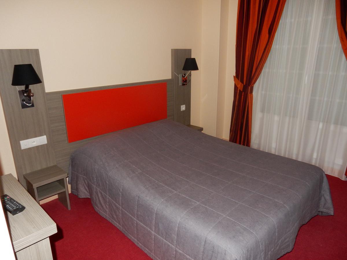 Logis Hotel Saint-Hubert Cour Cheverny Bagian luar foto