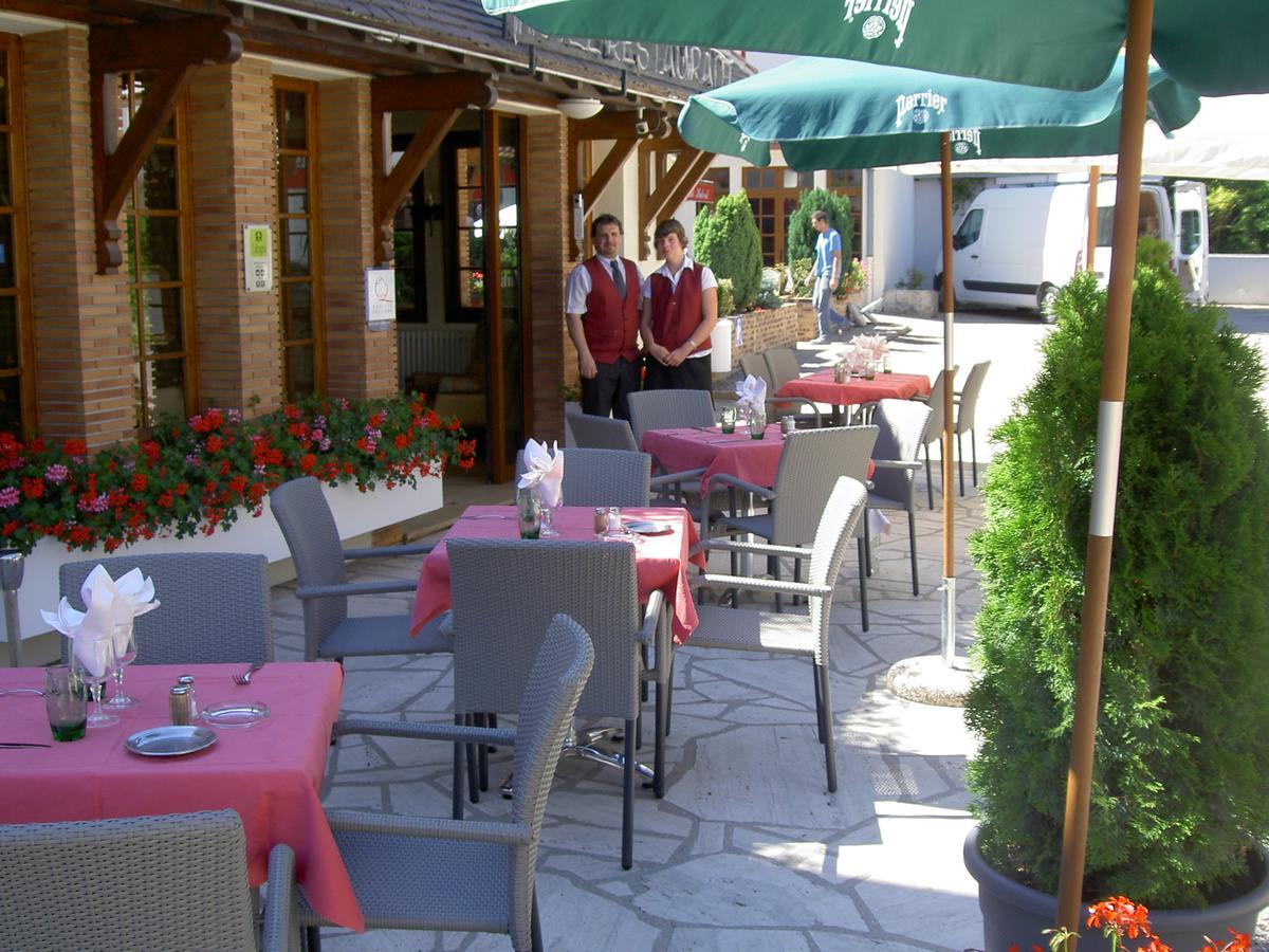 Logis Hotel Saint-Hubert Cour Cheverny Bagian luar foto