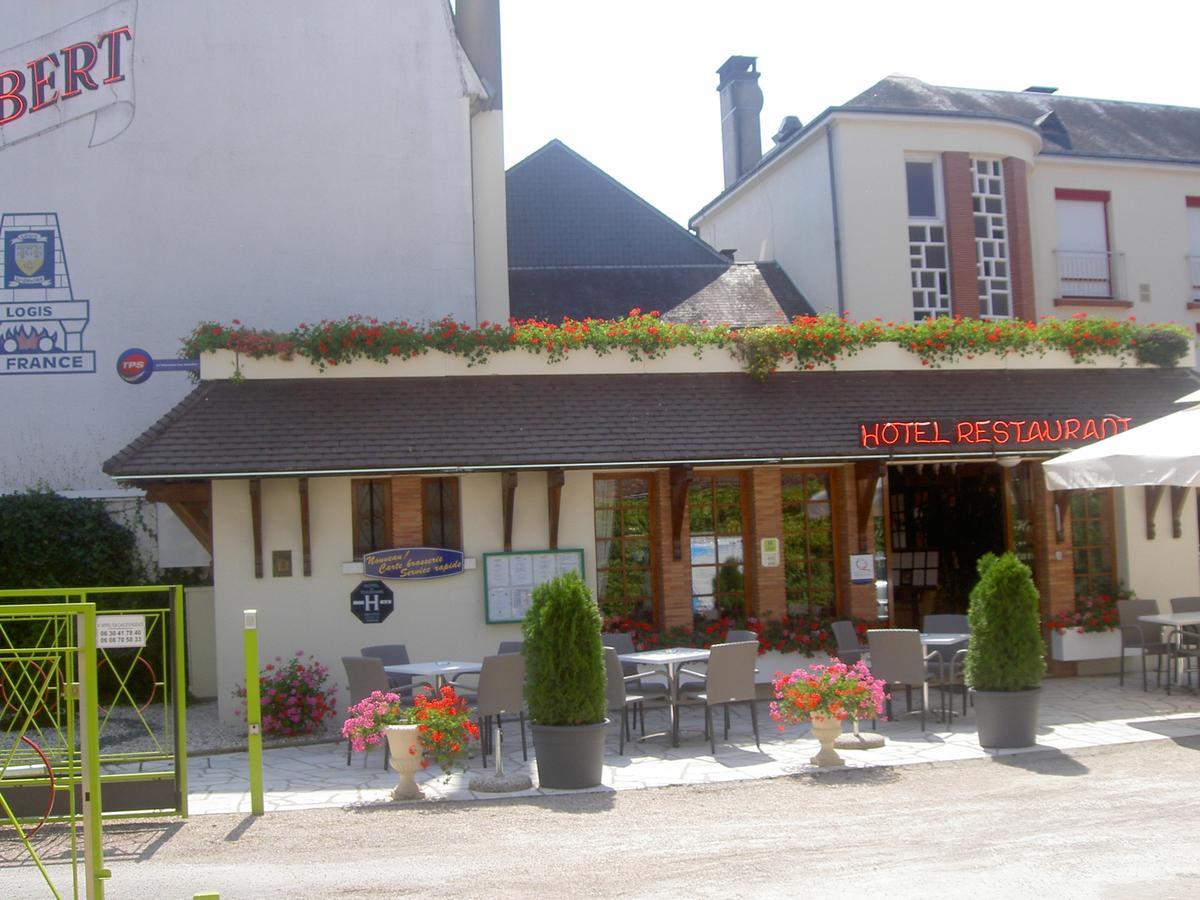 Logis Hotel Saint-Hubert Cour Cheverny Bagian luar foto