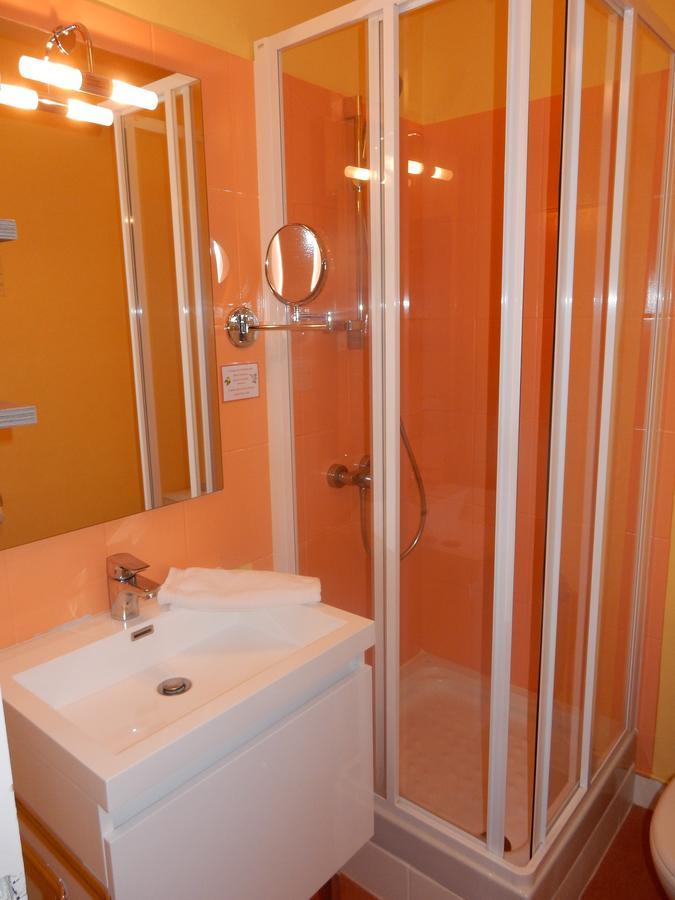 Logis Hotel Saint-Hubert Cour Cheverny Bagian luar foto