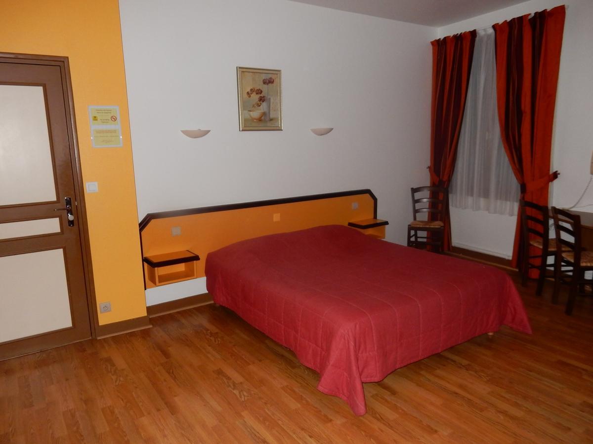 Logis Hotel Saint-Hubert Cour Cheverny Bagian luar foto