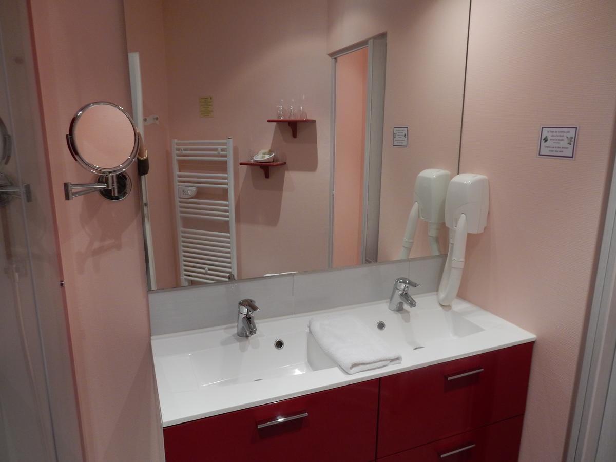 Logis Hotel Saint-Hubert Cour Cheverny Bagian luar foto