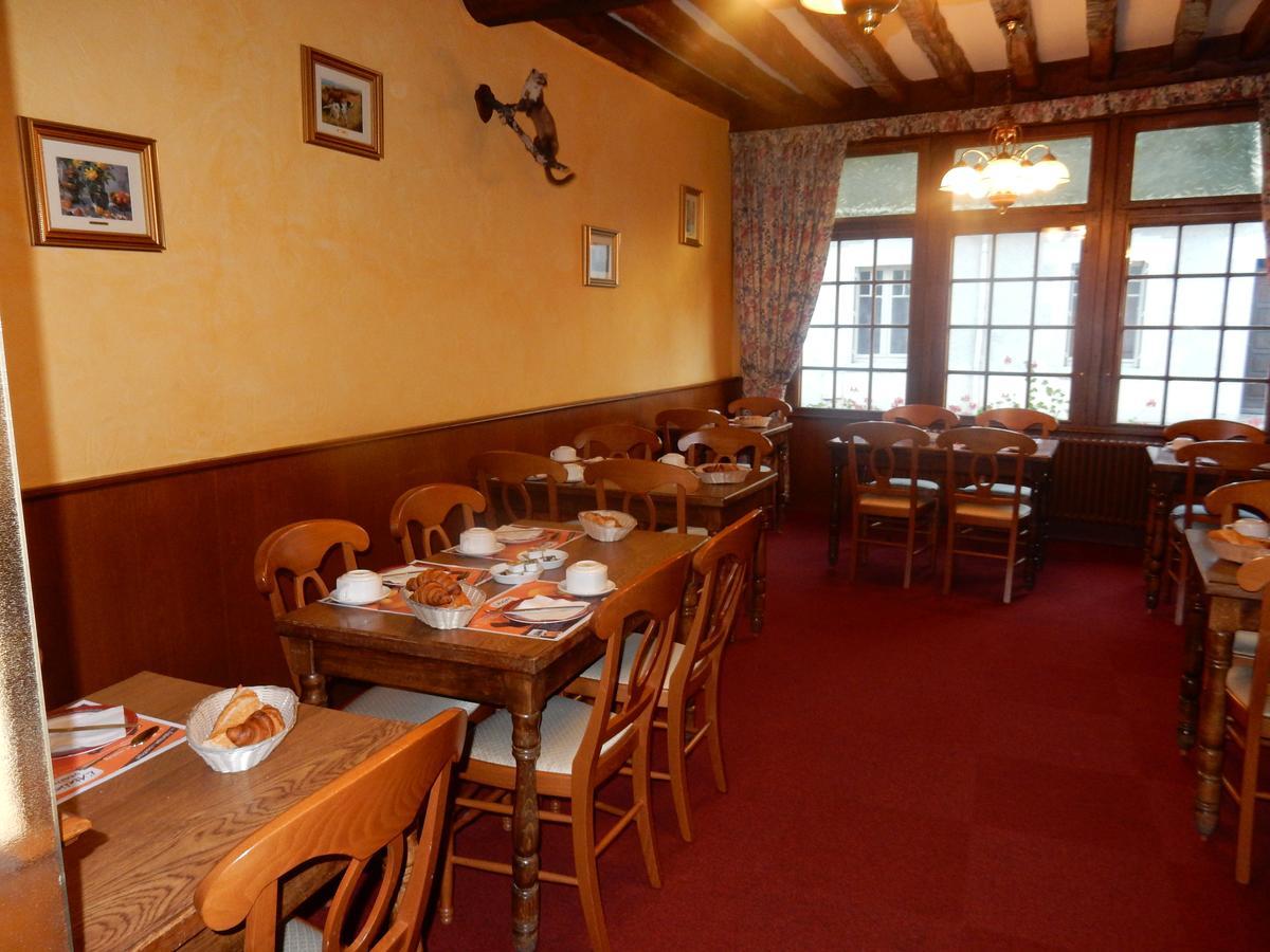 Logis Hotel Saint-Hubert Cour Cheverny Bagian luar foto