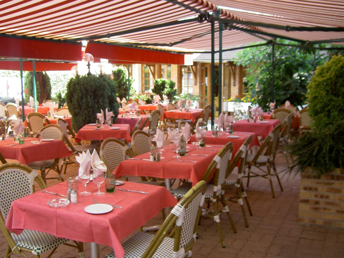 Logis Hotel Saint-Hubert Cour Cheverny Bagian luar foto