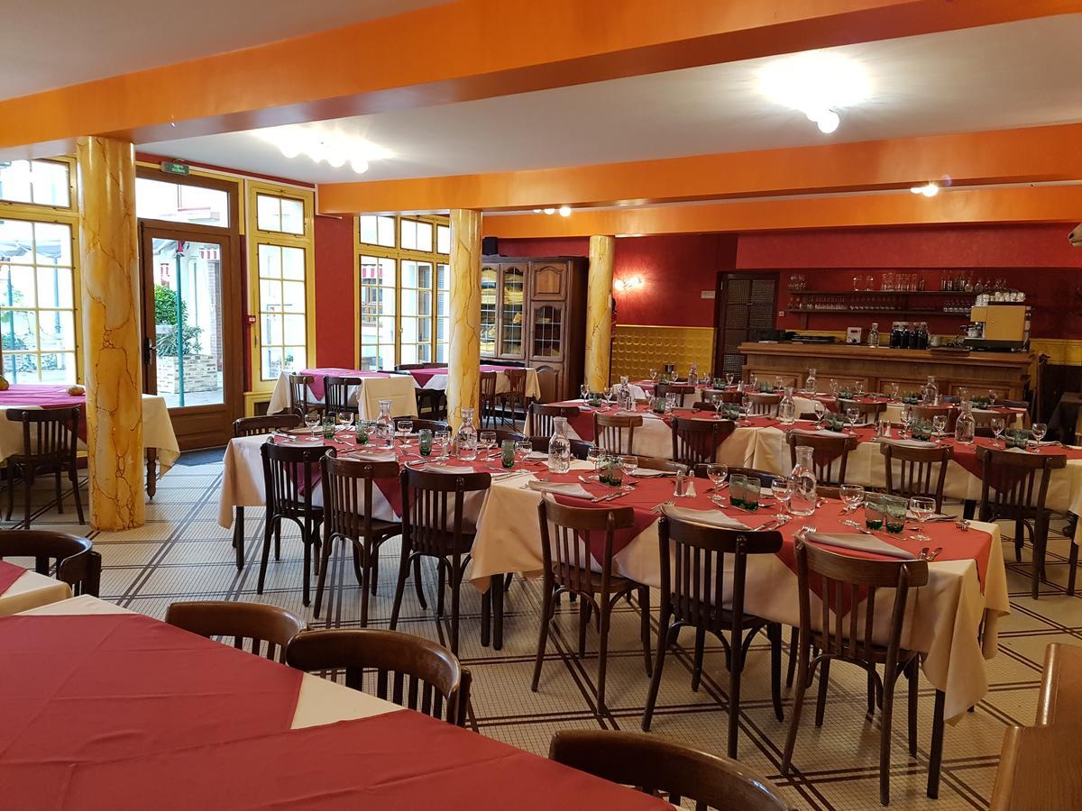 Logis Hotel Saint-Hubert Cour Cheverny Bagian luar foto