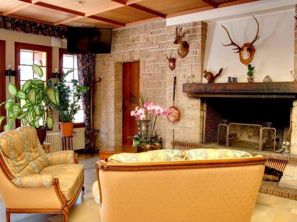 Logis Hotel Saint-Hubert Cour Cheverny Bagian luar foto