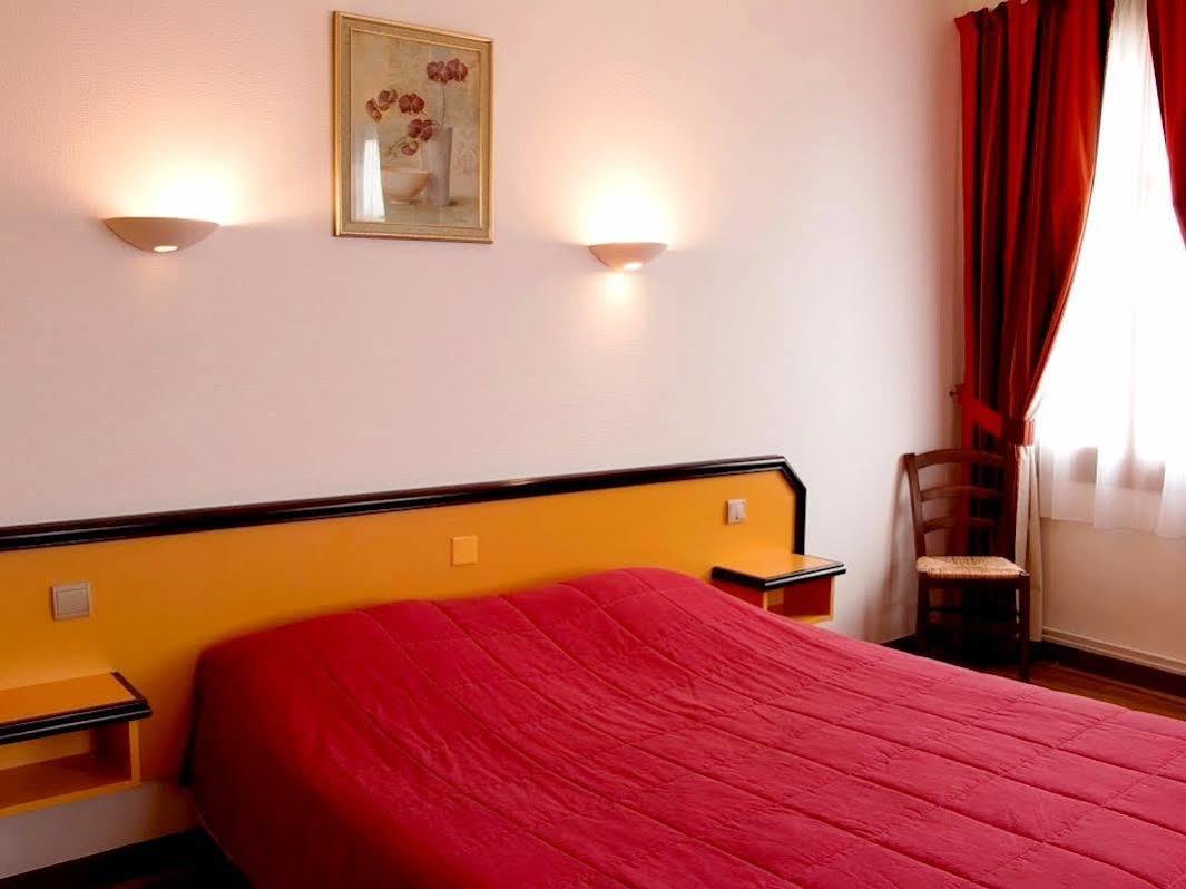 Logis Hotel Saint-Hubert Cour Cheverny Bagian luar foto