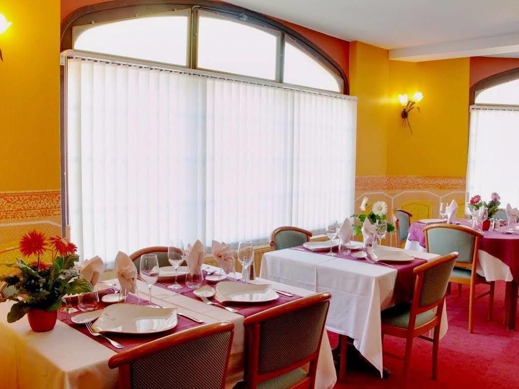 Logis Hotel Saint-Hubert Cour Cheverny Bagian luar foto