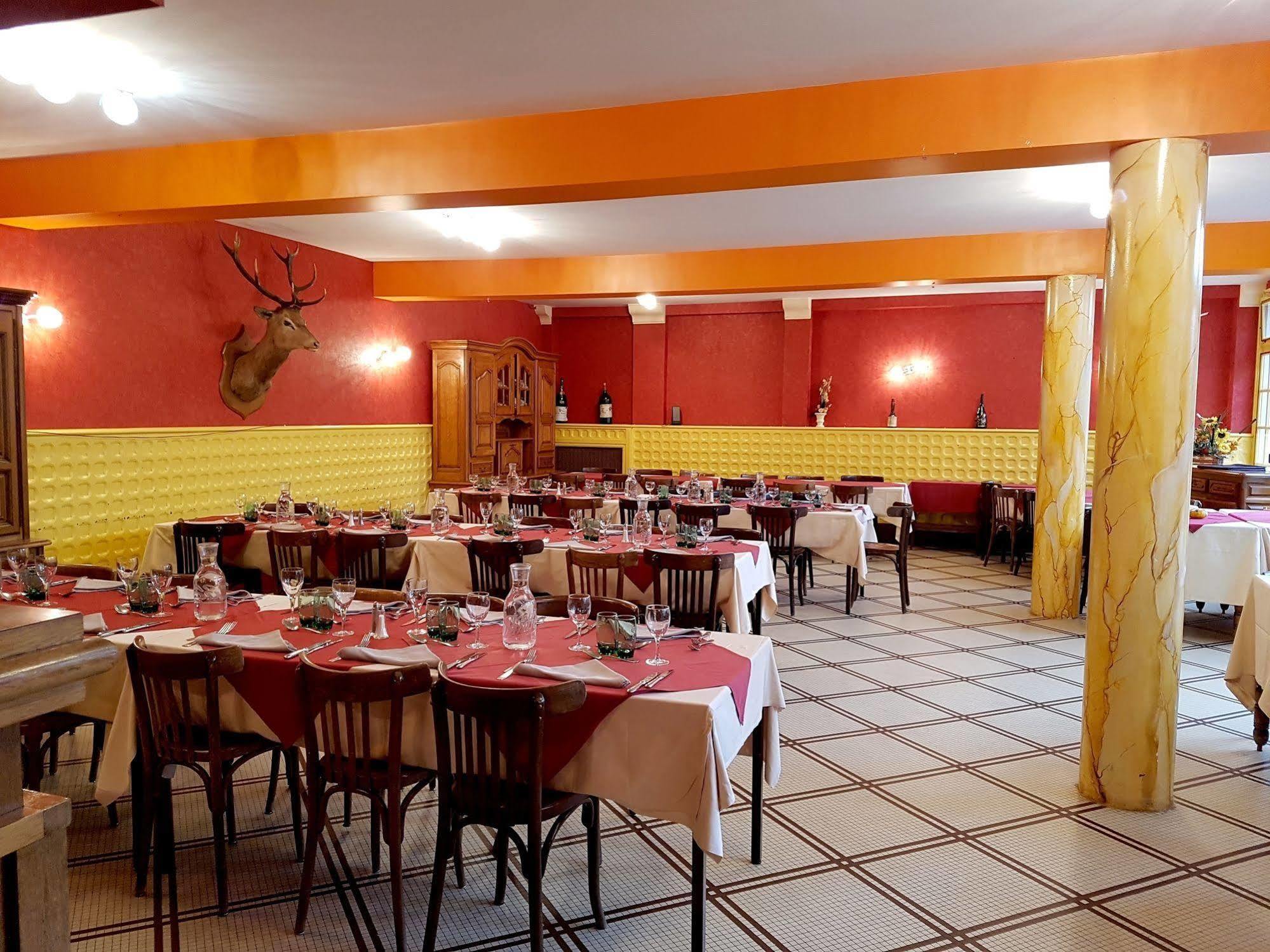 Logis Hotel Saint-Hubert Cour Cheverny Bagian luar foto