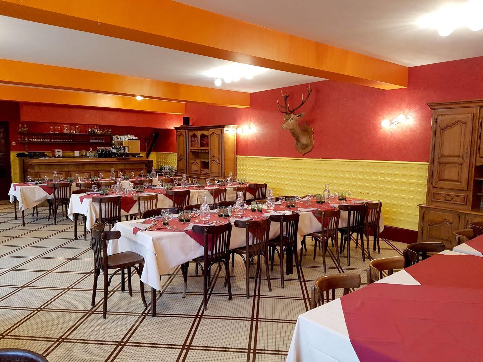 Logis Hotel Saint-Hubert Cour Cheverny Bagian luar foto