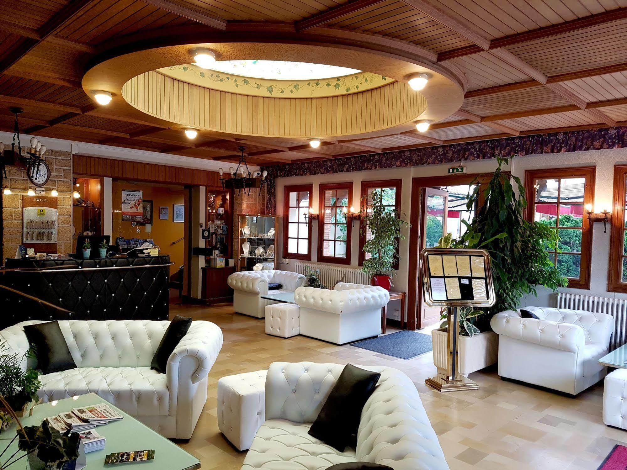 Logis Hotel Saint-Hubert Cour Cheverny Bagian luar foto